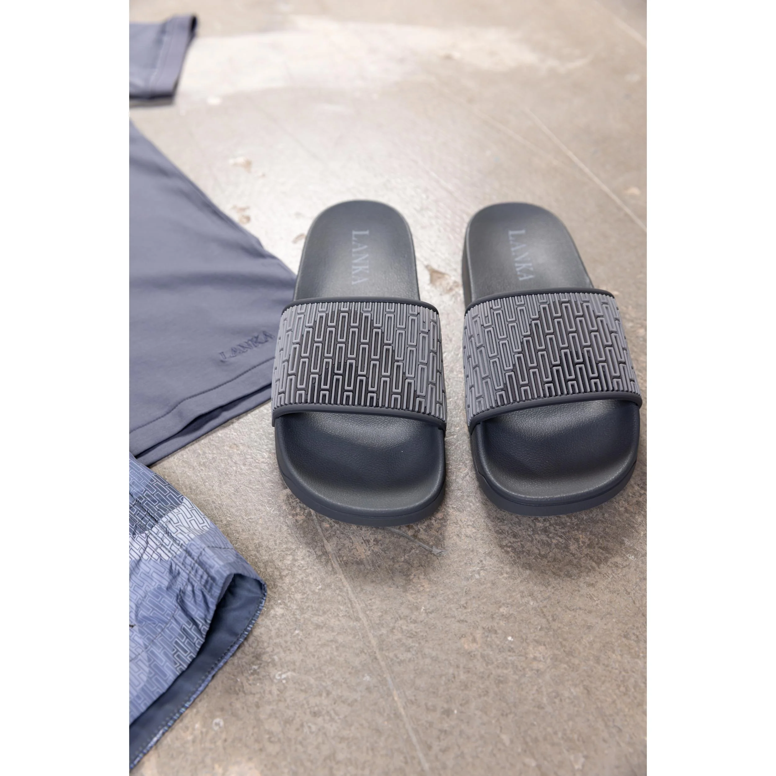 Steel Grey Small Waves Set - Image 3