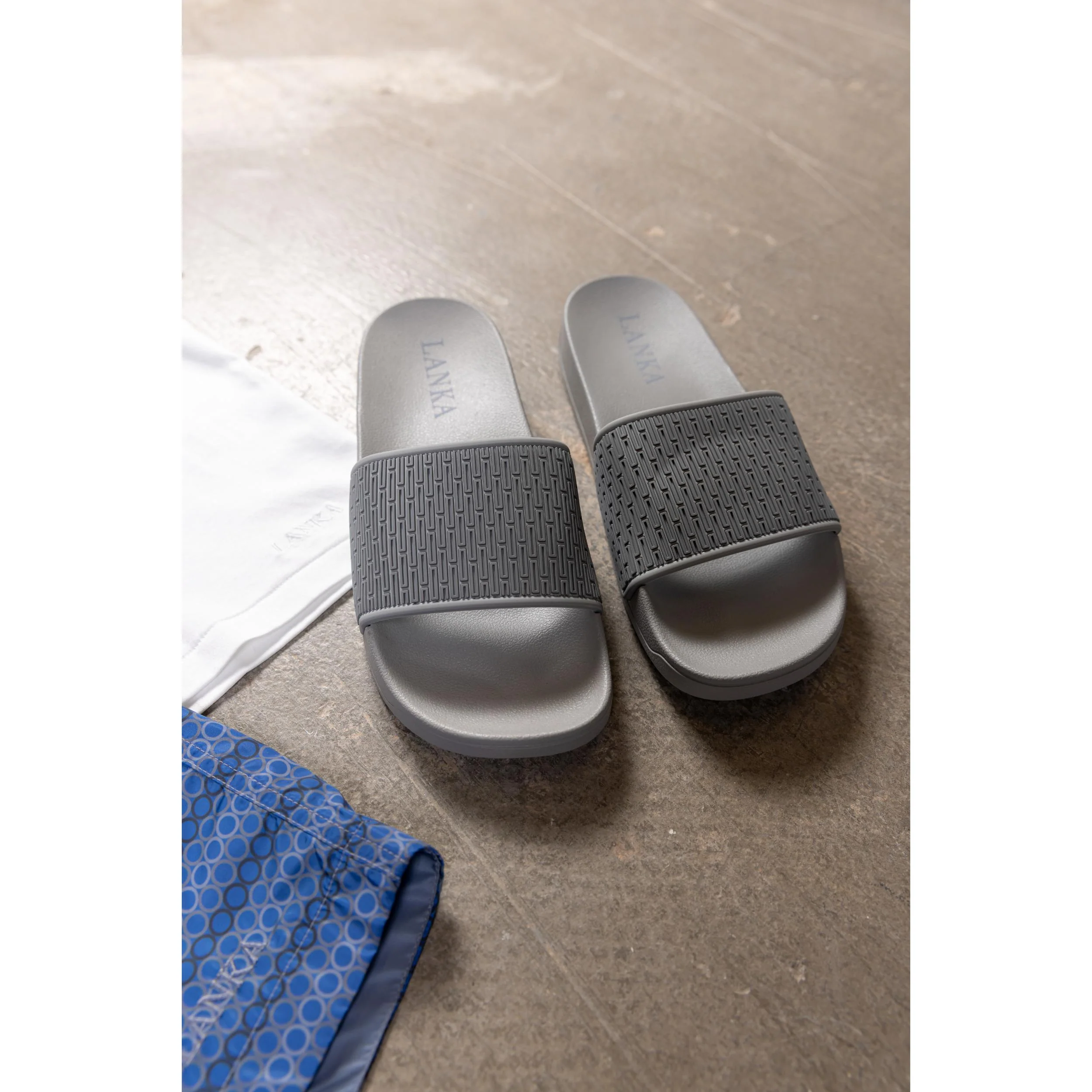 White | Coastal Blue Circles Set - Image 4